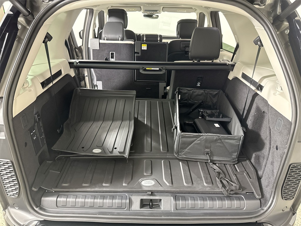 2025 Land Rover Discovery SE photo 21