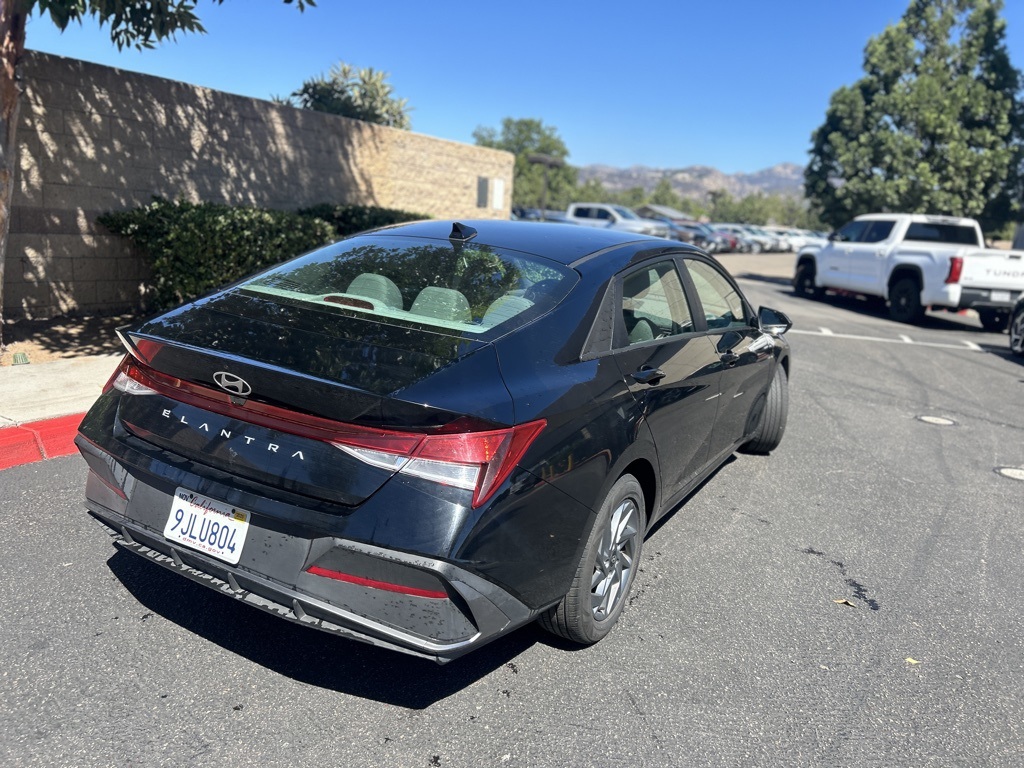 2024 Hyundai Elantra SEL photo 6