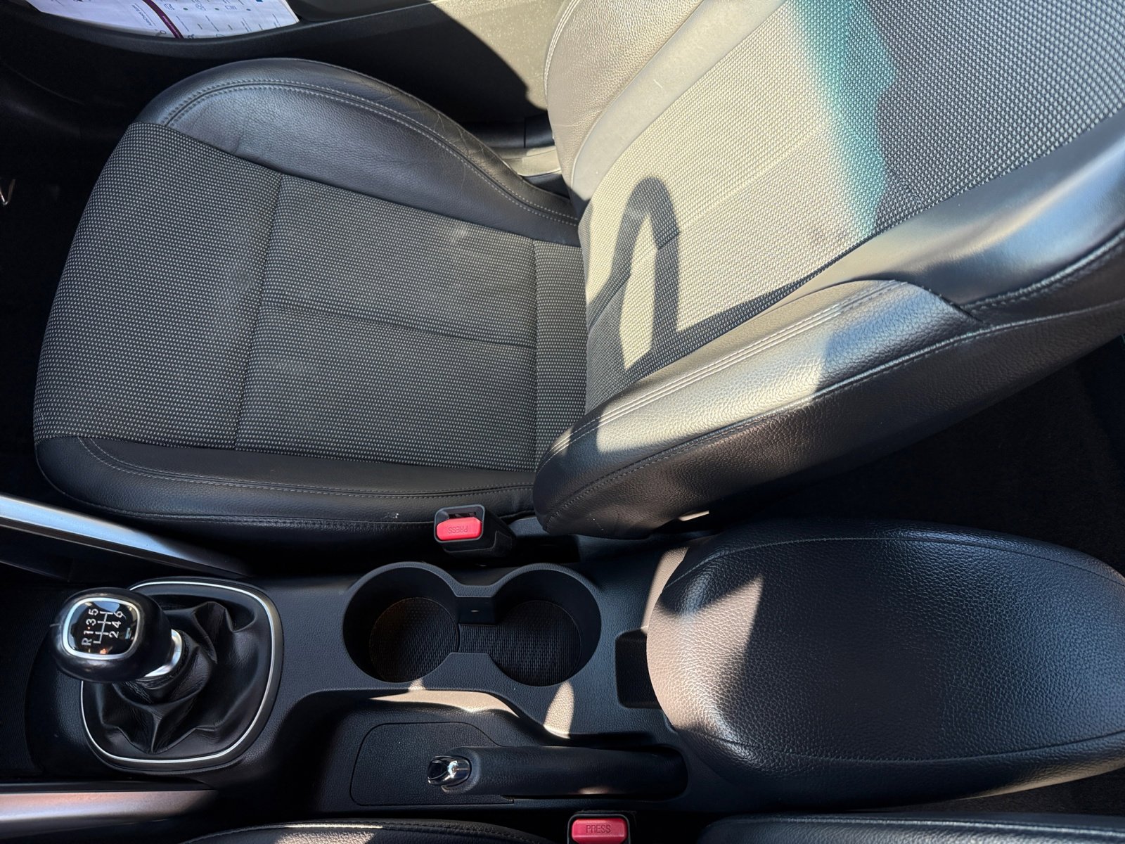 2014 Hyundai Veloster Base photo 13