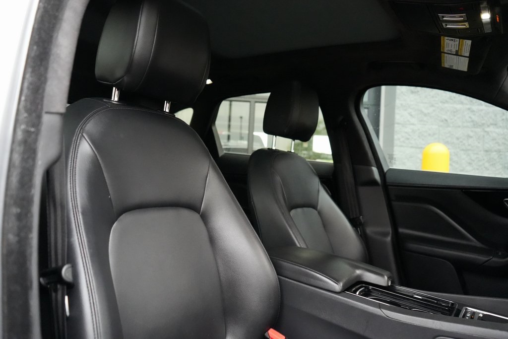 2020 Jaguar F-PACE Premium photo 17