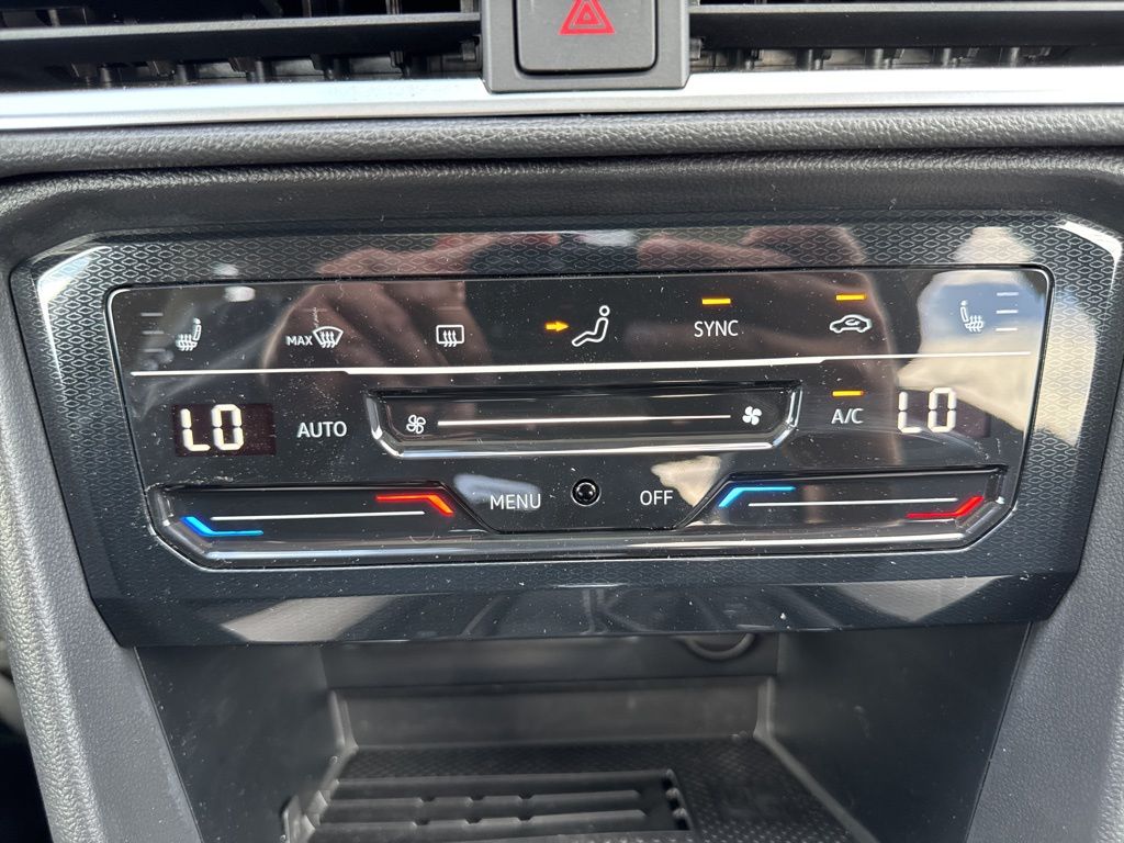 2025 Volkswagen Taos SE photo 25