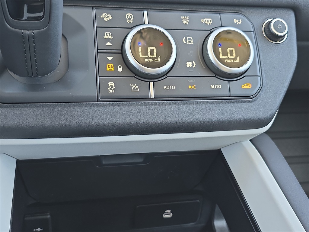 2025 Land Rover Defender 130 S photo 20