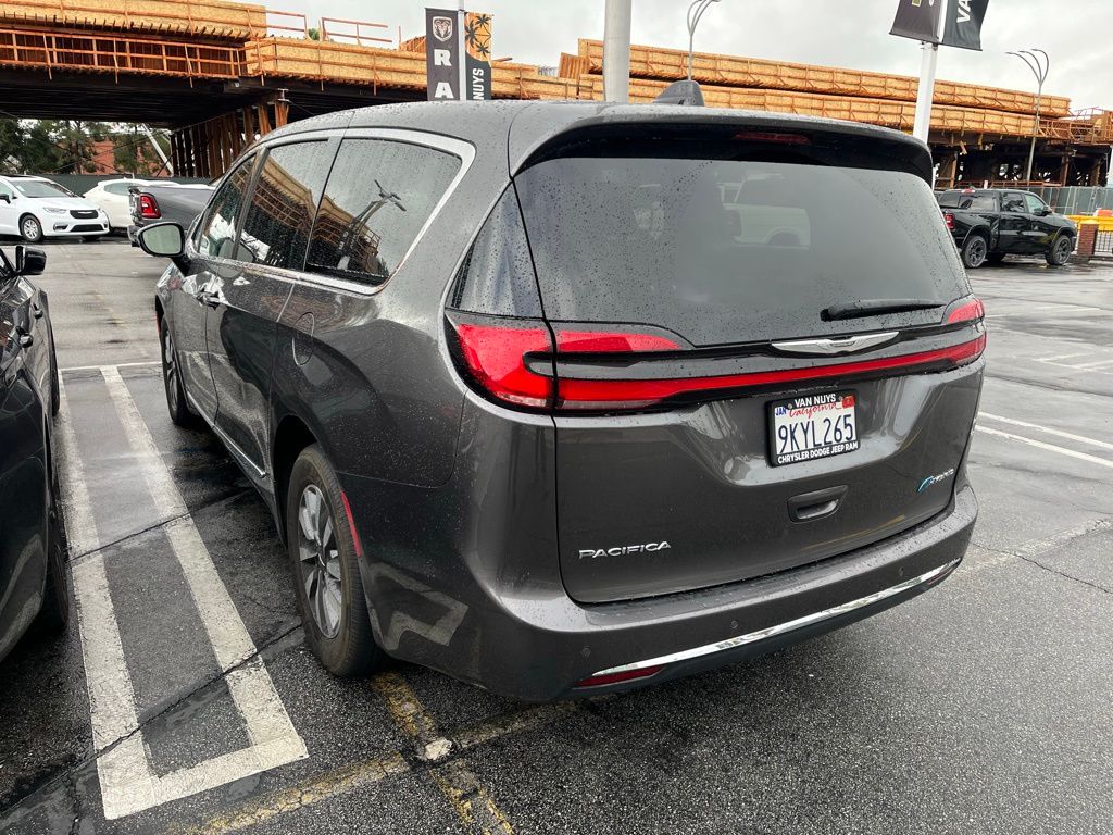 2023 Chrysler Pacifica Hybrid Limited photo 4