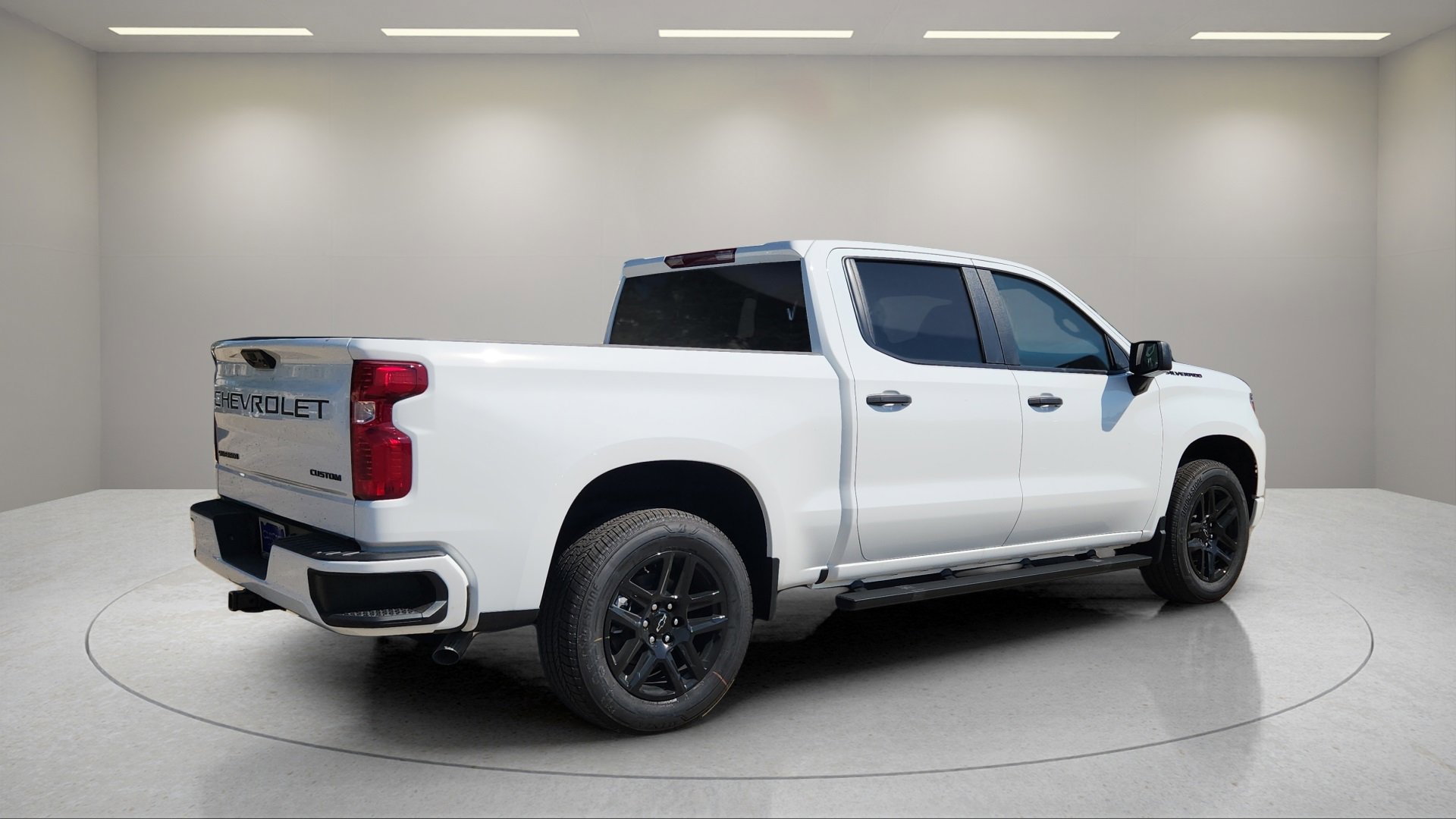 2026 Chevrolet Silverado 1500 Custom photo 3