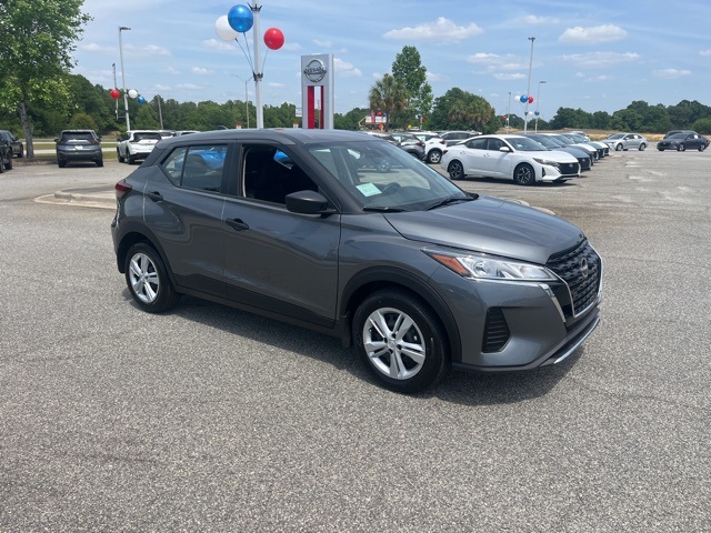 2025 Nissan KICKS PLAY Base's photo