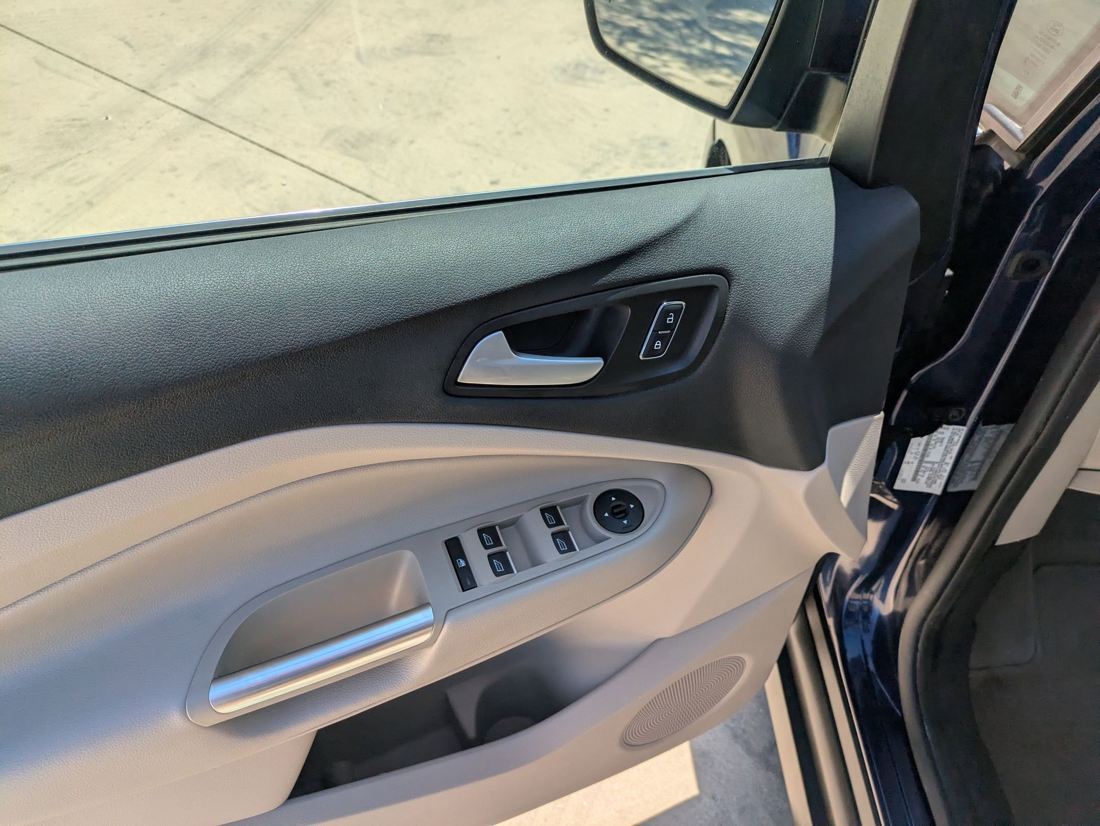 2016 Ford C-Max Energi SEL photo 12