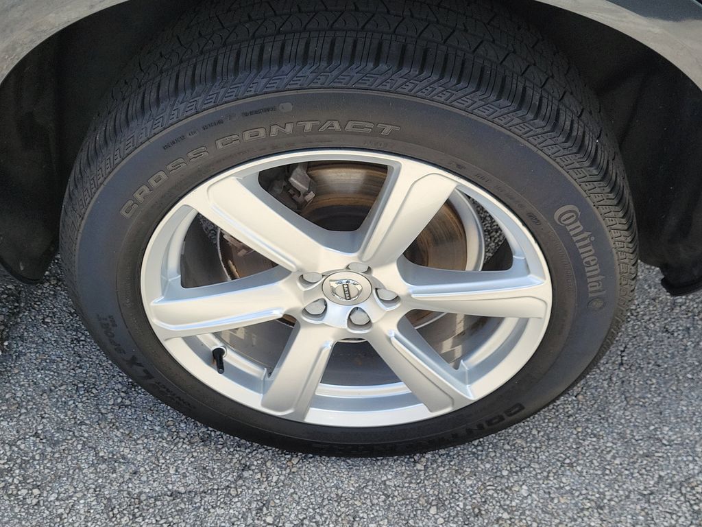 2021 Volvo XC90 T6 Momentum photo 9