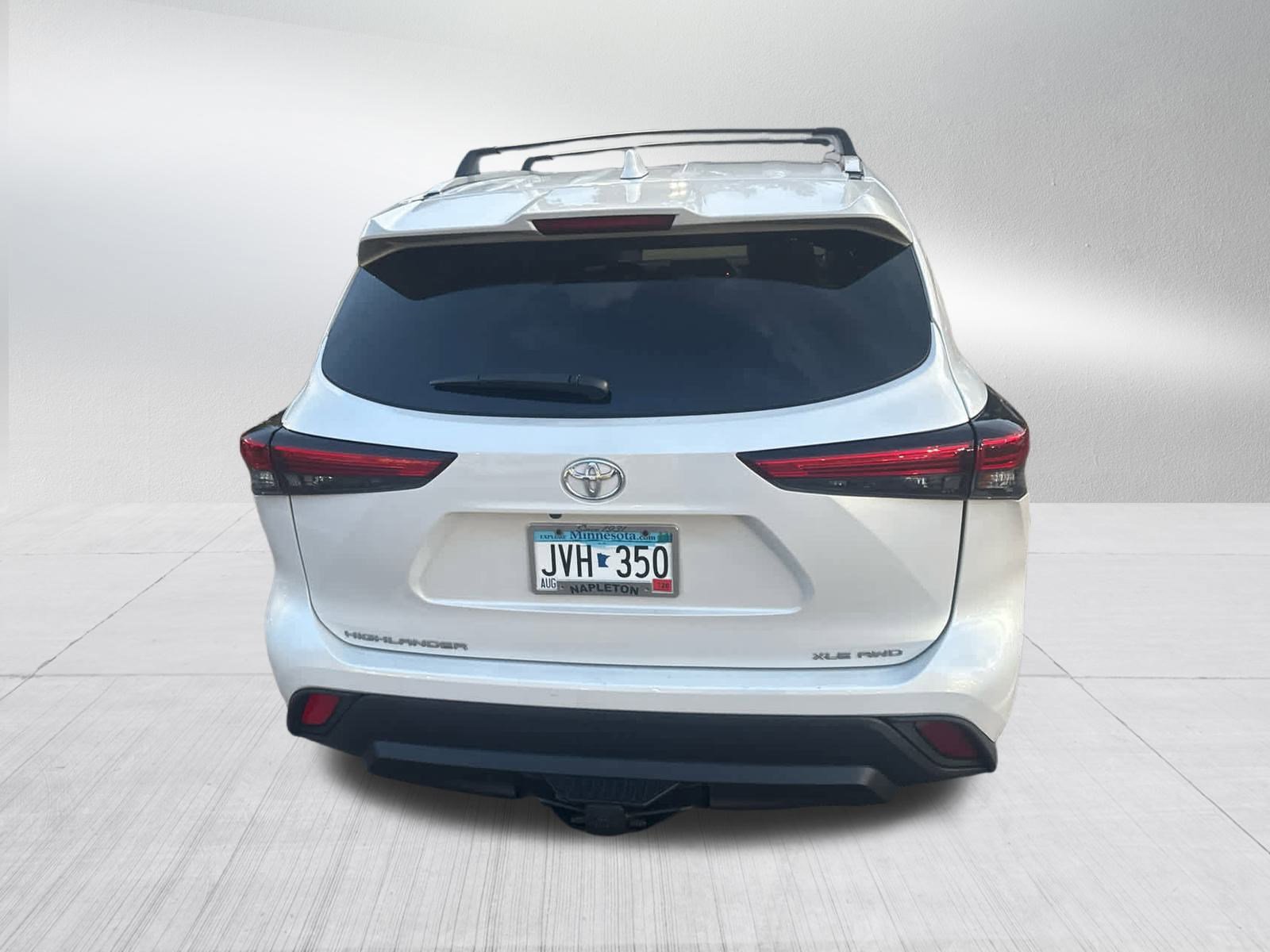 2022 Toyota Highlander XLE photo 2