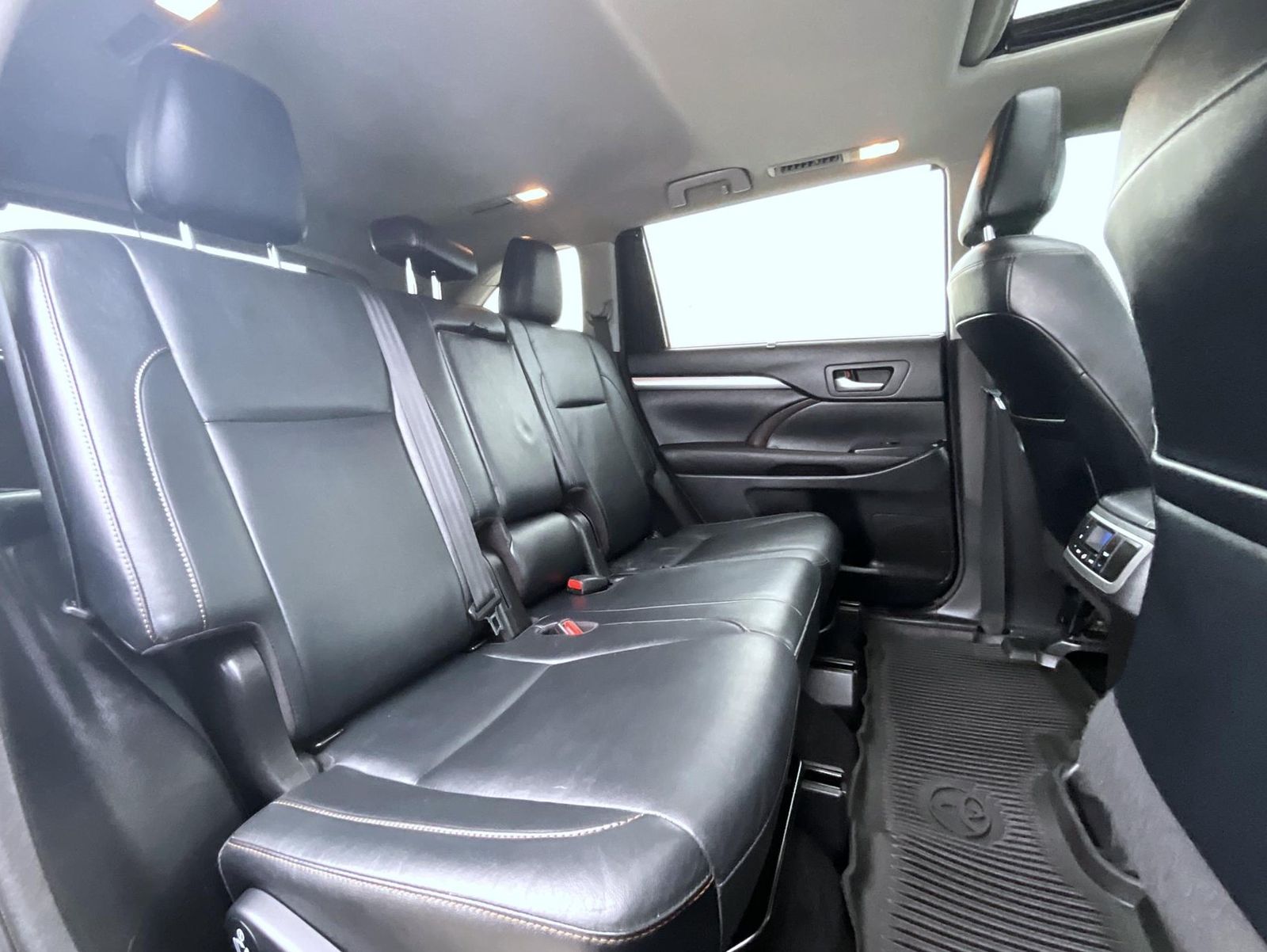 2017 Toyota Highlander XLE photo 22