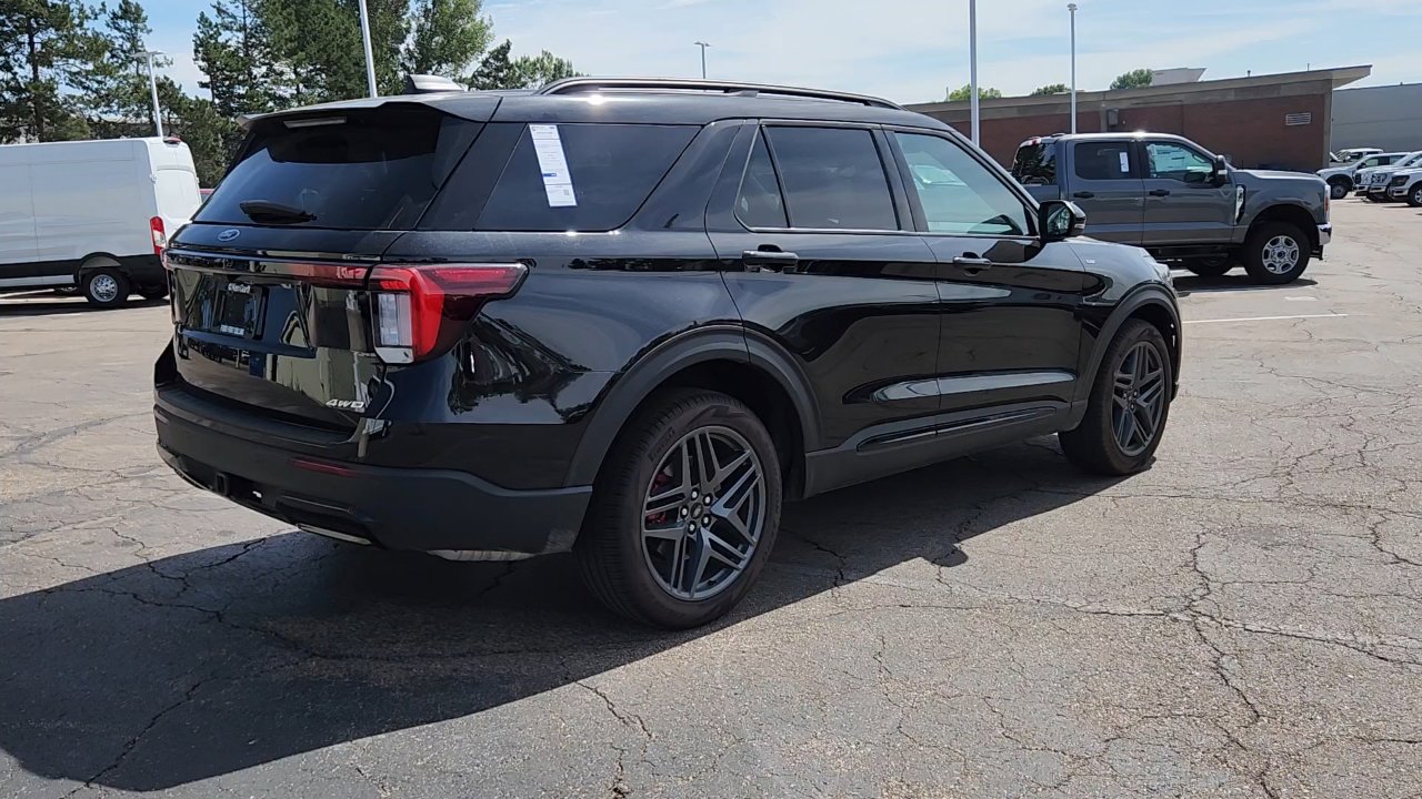 2025 Ford Explorer ST-Line photo 6