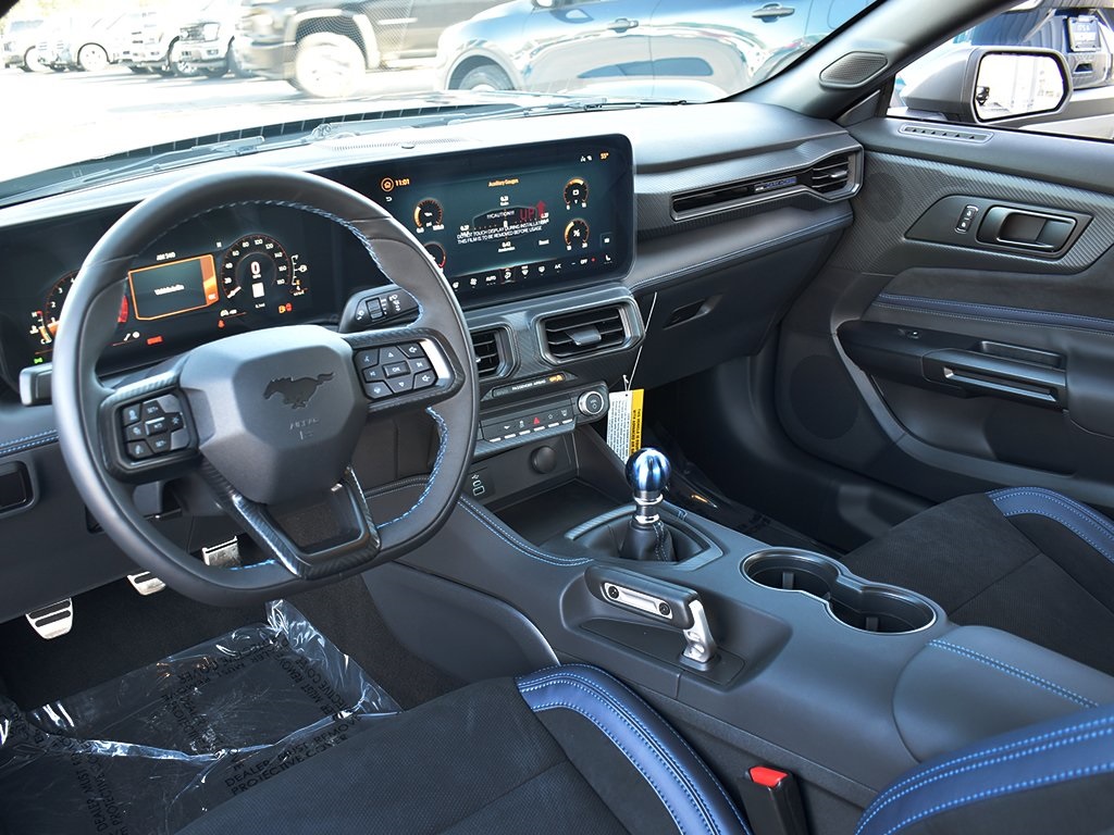 2025 Ford Mustang Dark Horse Premium photo 4