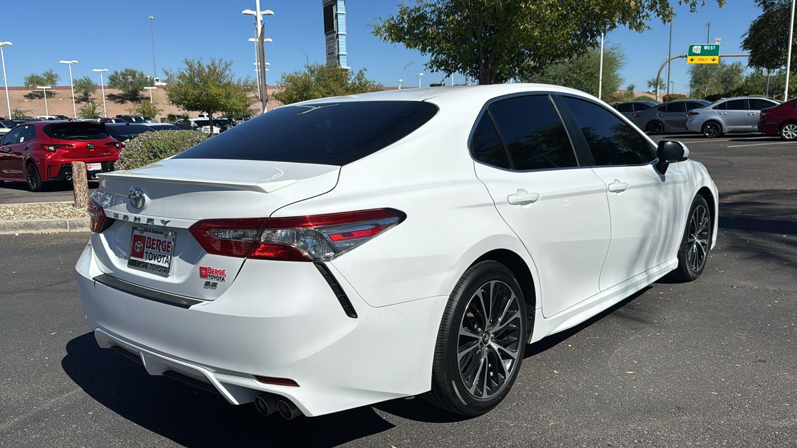 2018 Toyota Camry SE photo 7
