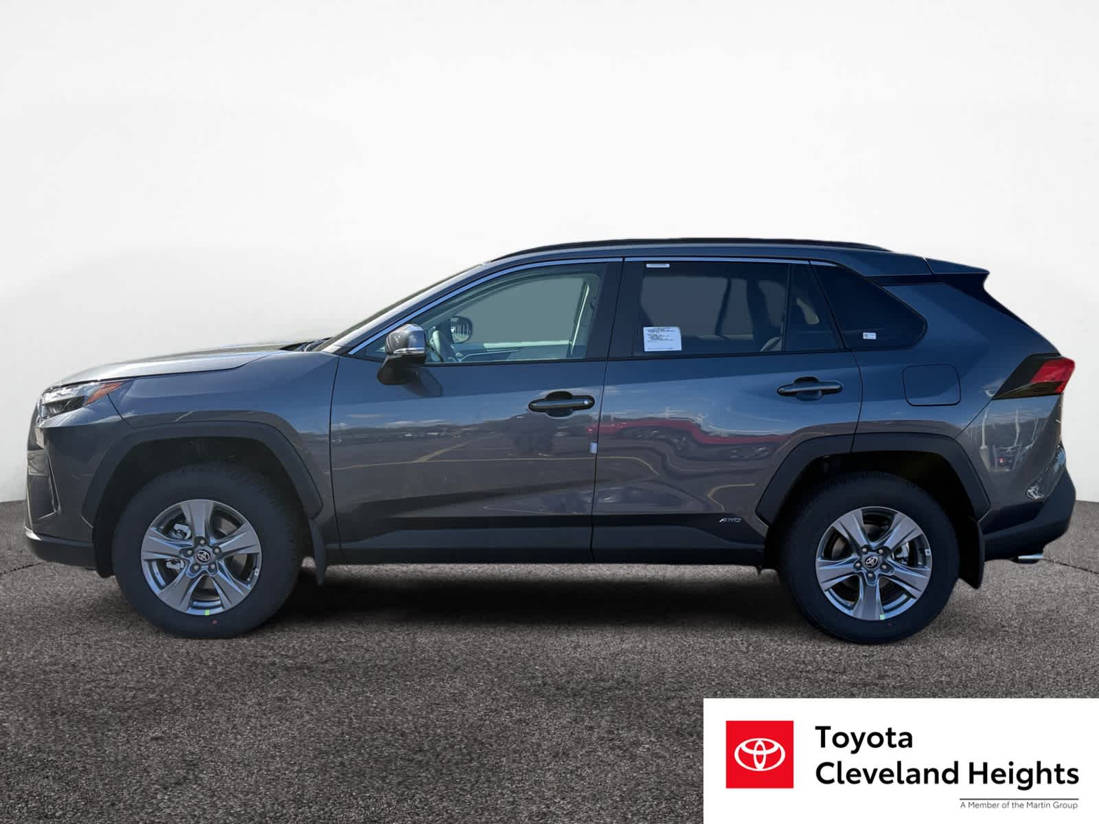2025 Toyota RAV4 Hybrid XLE photo 2