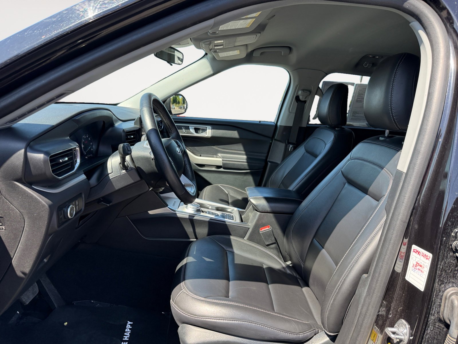 2023 Ford Explorer XLT photo 9