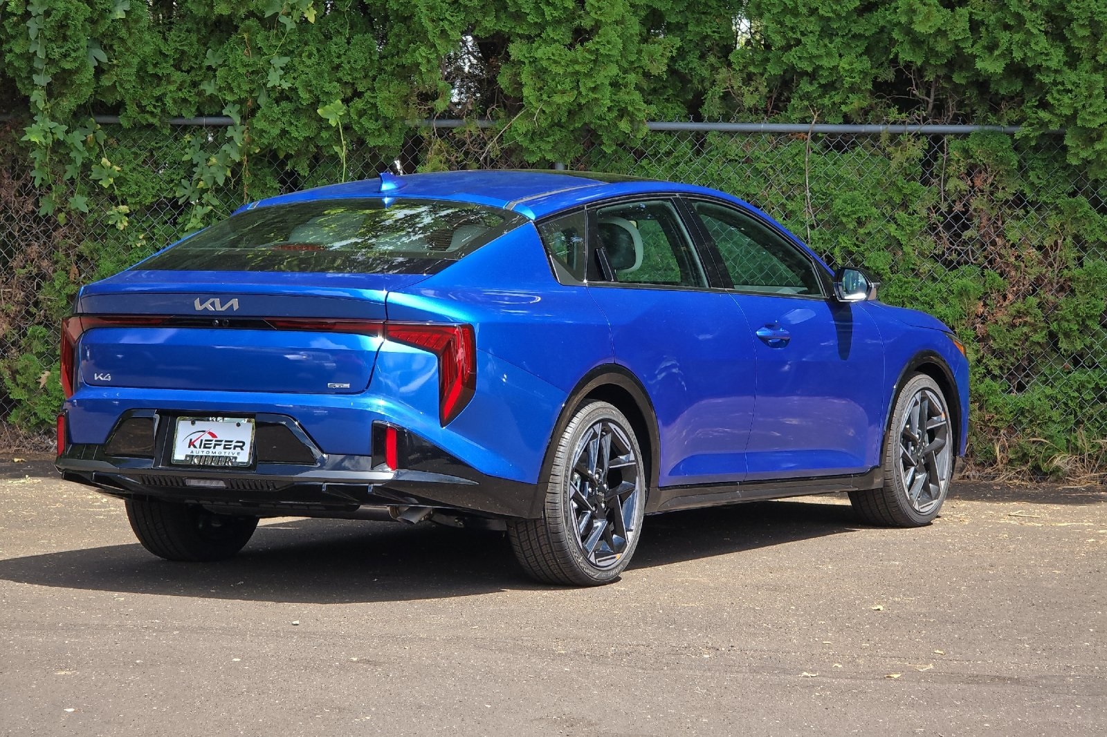 2025 Kia K4 GT-Line photo 3