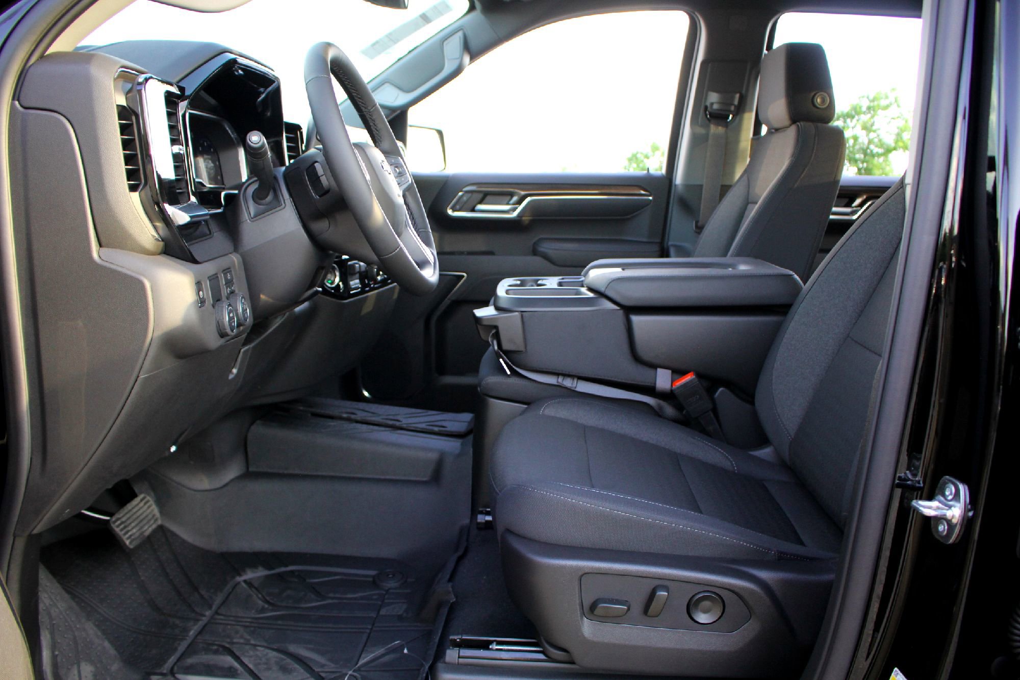 2025 Chevrolet Silverado 1500 RST photo 7