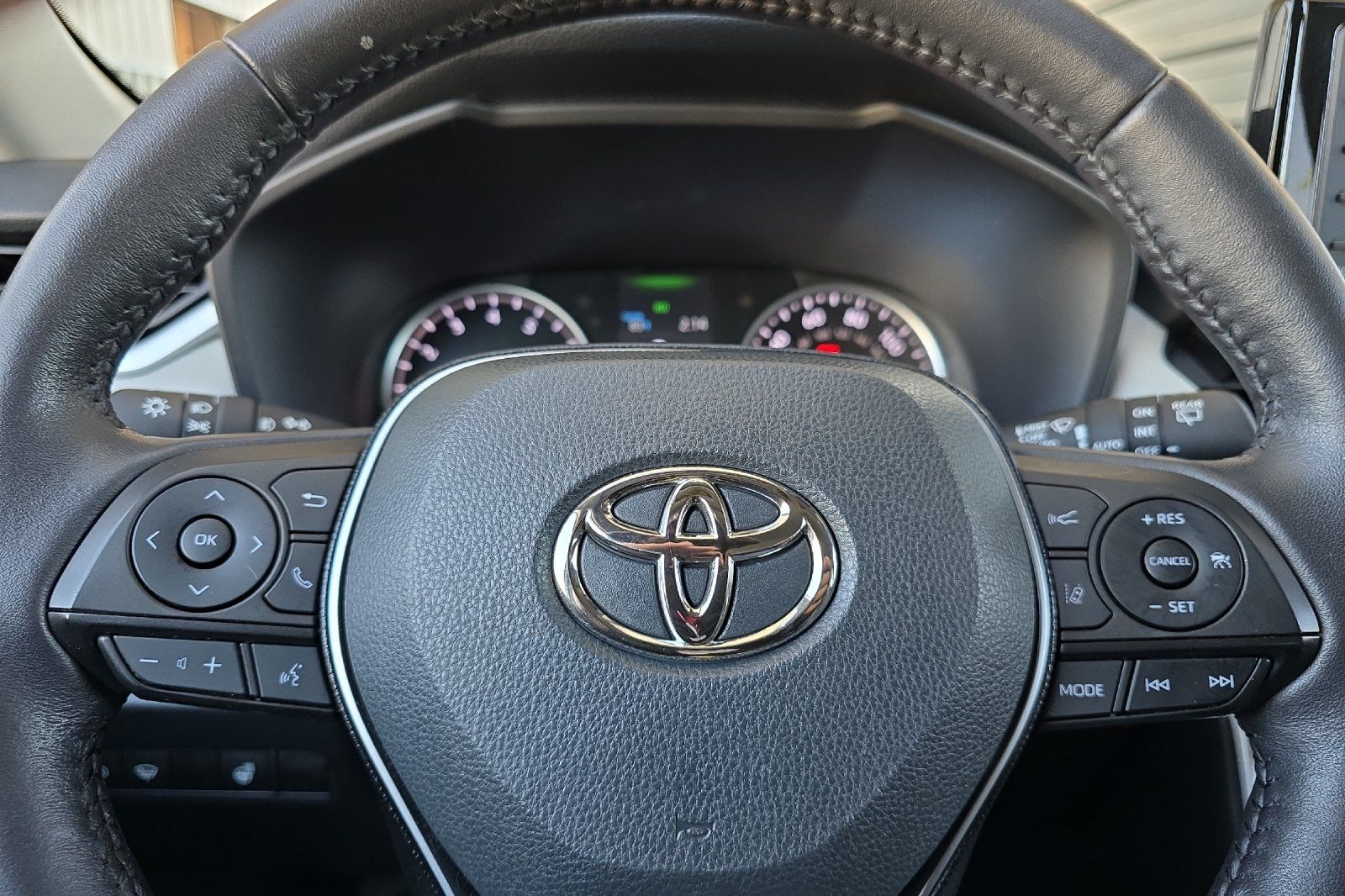 2021 Toyota RAV4 XLE photo 24