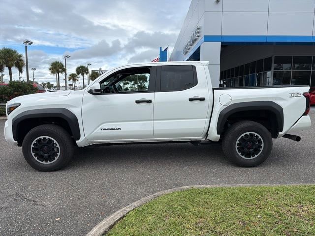 2024 Toyota Tacoma SR5 photo 3