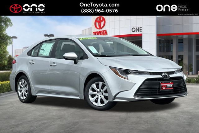 2025 Toyota Corolla LE's photo