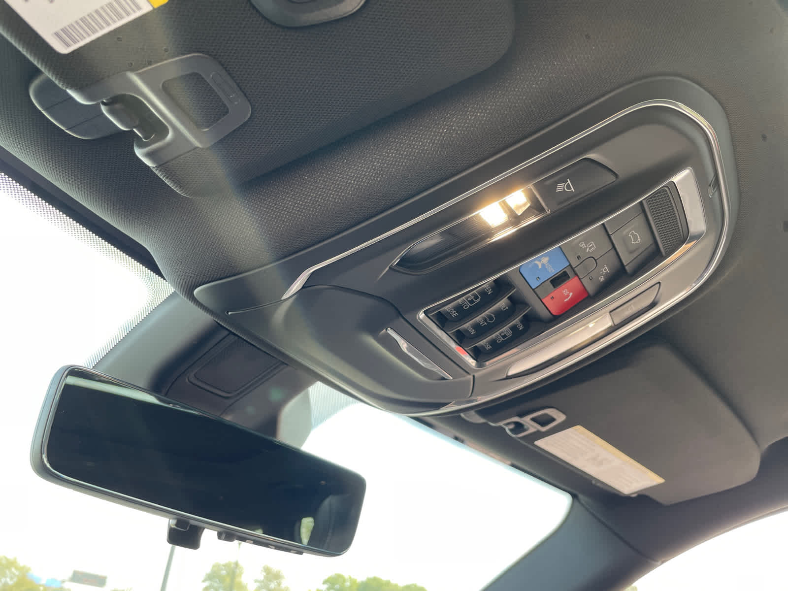 2025 Jeep Grand Cherokee Overland photo 29