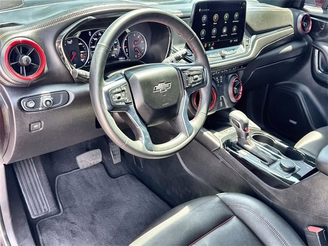 2025 Chevrolet Equinox LT photo 2