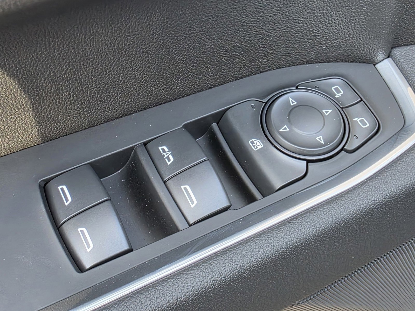 2025 Chevrolet Silverado LT photo 22