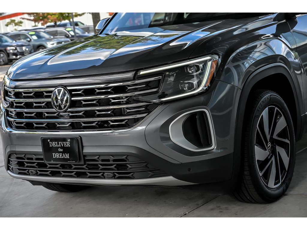 2024 Volkswagen Atlas SEL photo 4