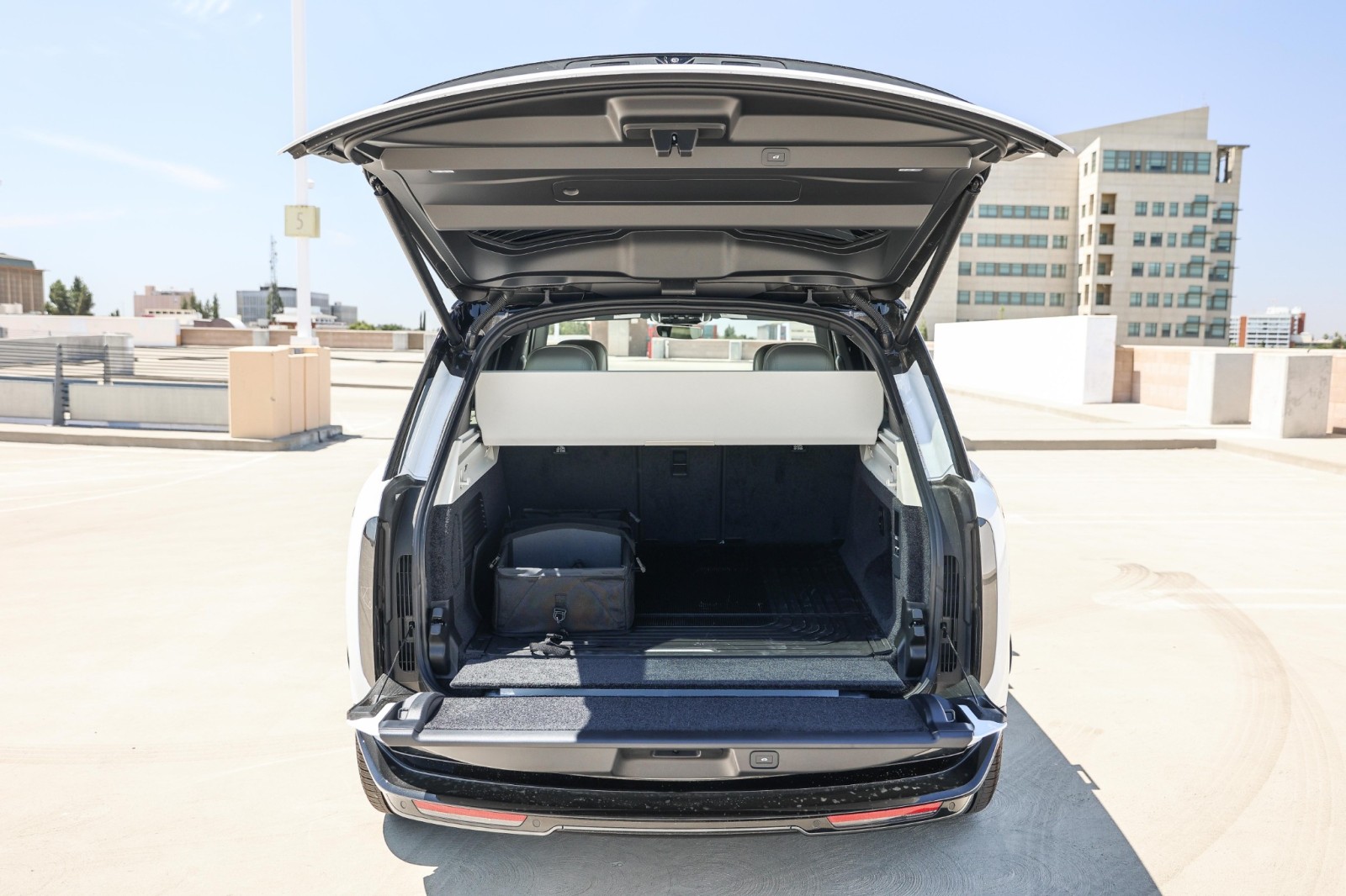 2025 Land Rover Range Rover SE photo 24