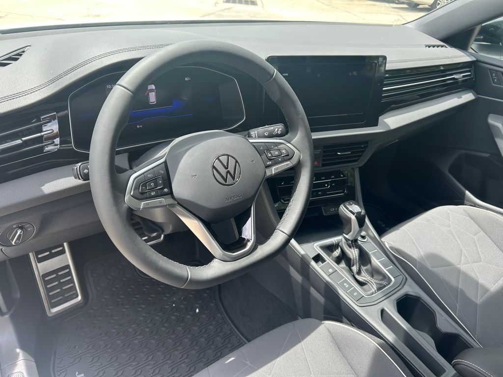 2025 Volkswagen Jetta 1.5T Sport photo 9