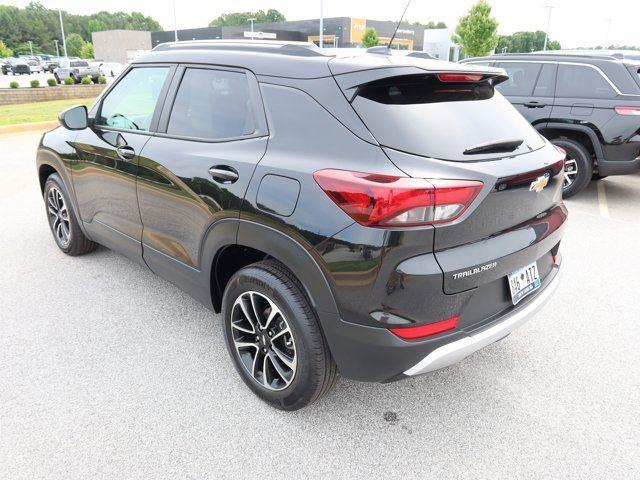 2025 Chevrolet Trailblazer LT photo 3
