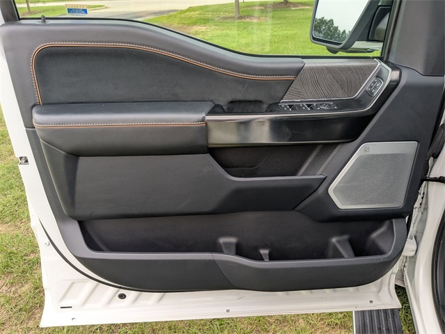 2022 Ford F-150 Platinum photo 13