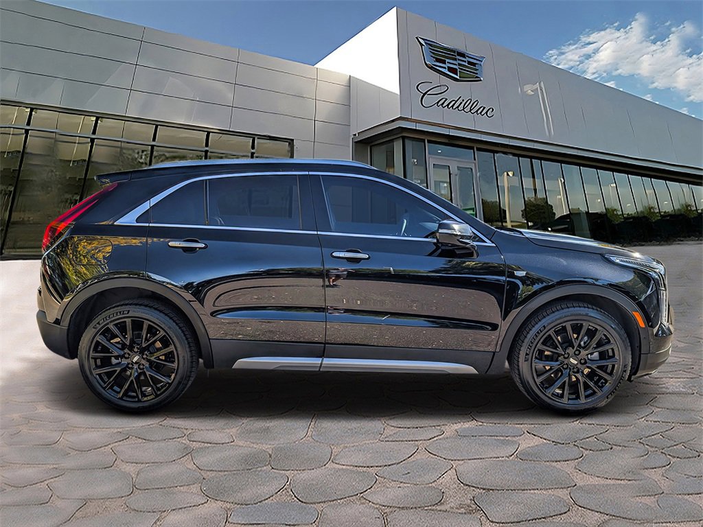 2022 Cadillac XT4 Premium Luxury photo 3