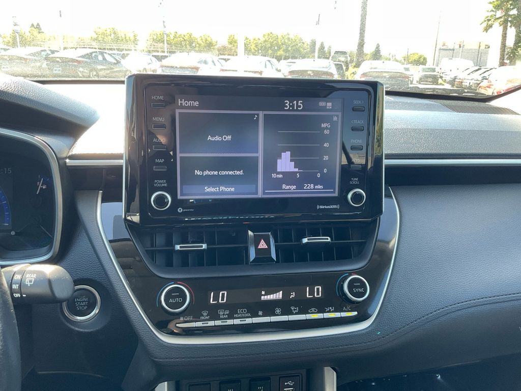 2022 Toyota Corolla Cross XLE photo 17