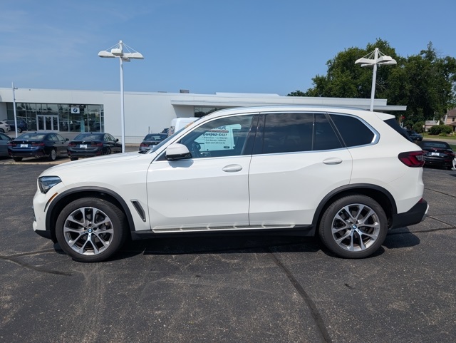 Certified Used 2023 Alpine White BMW xDrive40i image 1