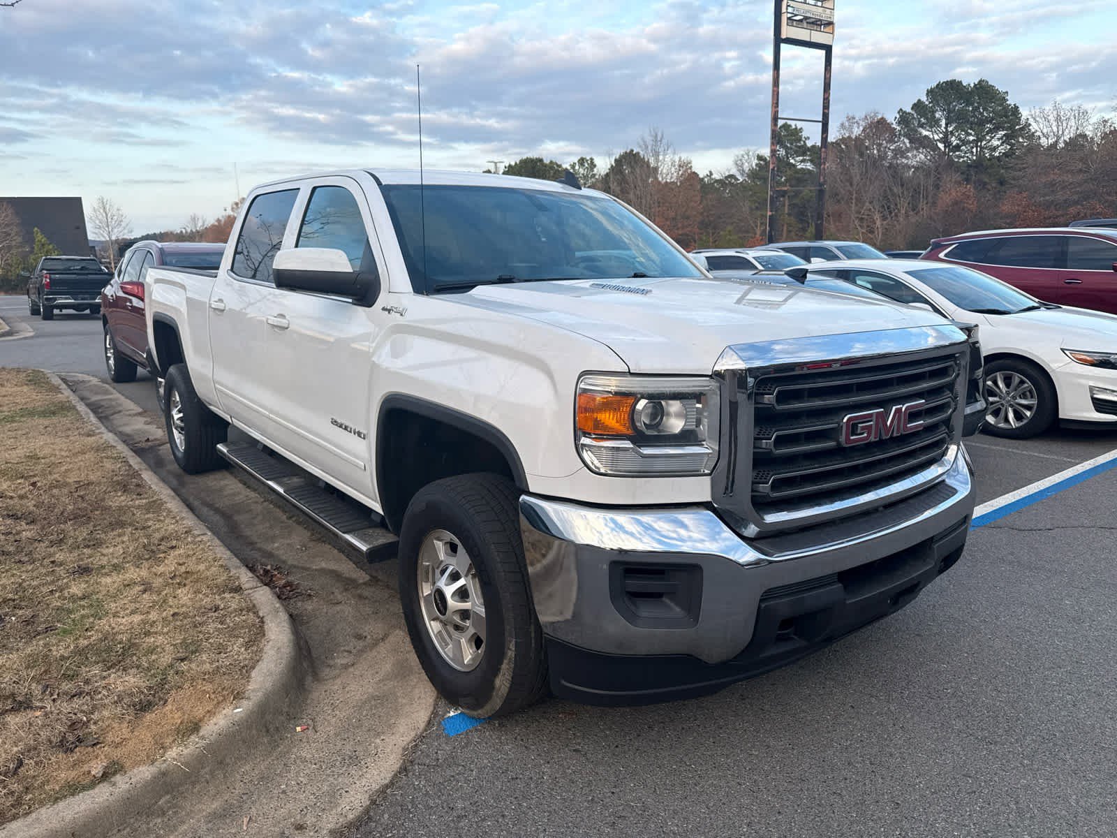 Used 2015 GMC Sierra 2500HD SLE with VIN 1GT12YE86FF586687 for sale in Little Rock