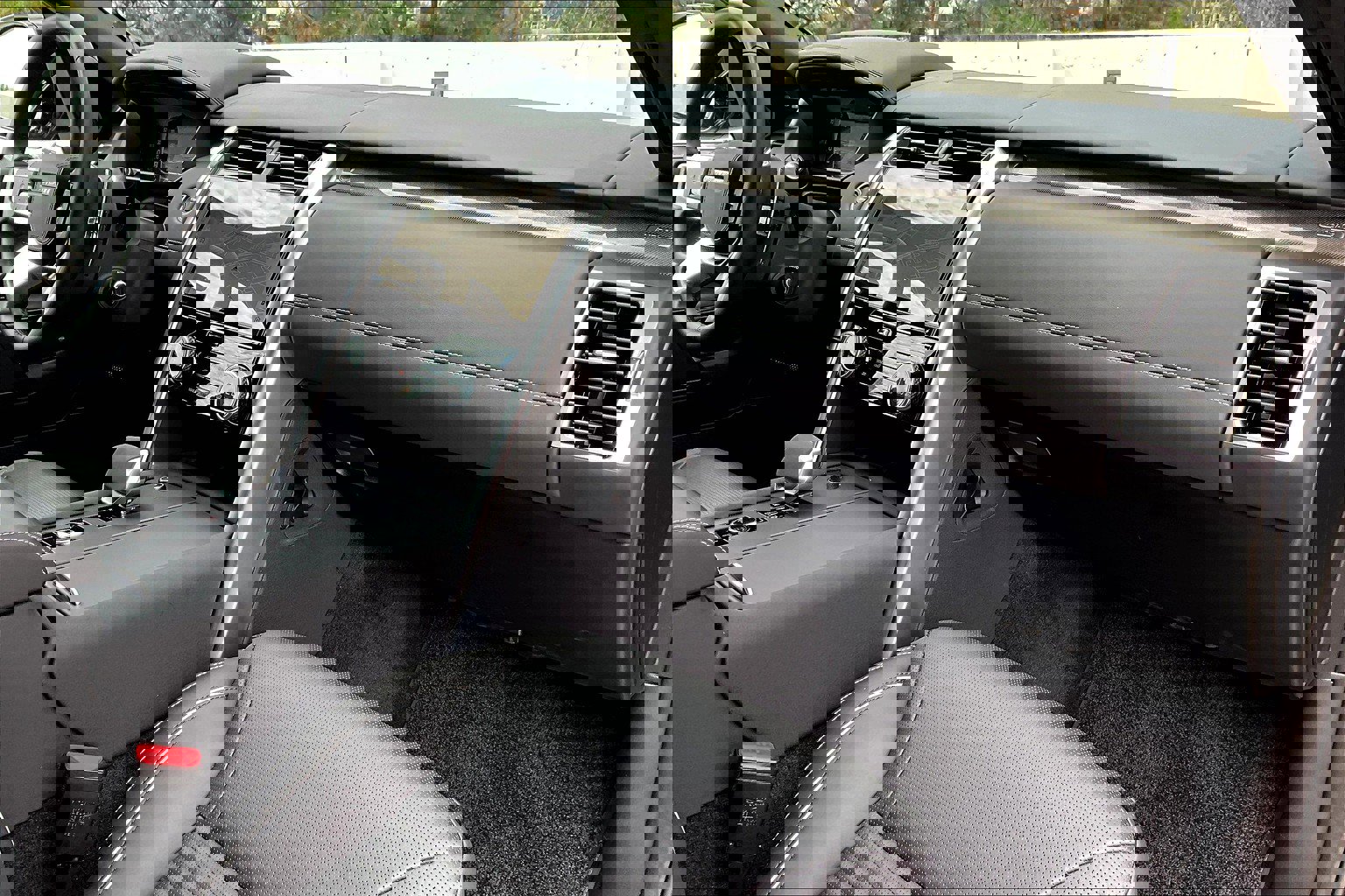 2024 Land Rover Discovery Metropolitan Edition photo 16
