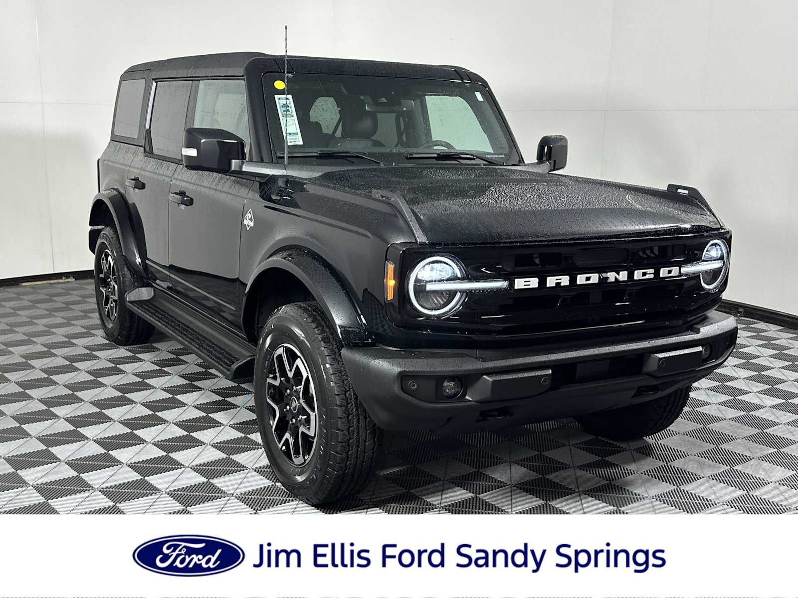 2025 Ford Bronco 4-Door Outer Banks's photo