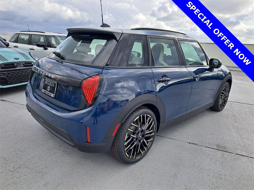 2025 Mini Cooper 4 Door Hardtop Signature photo 3