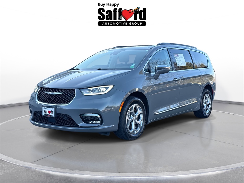 2022 Chrysler Pacifica Limited's photo