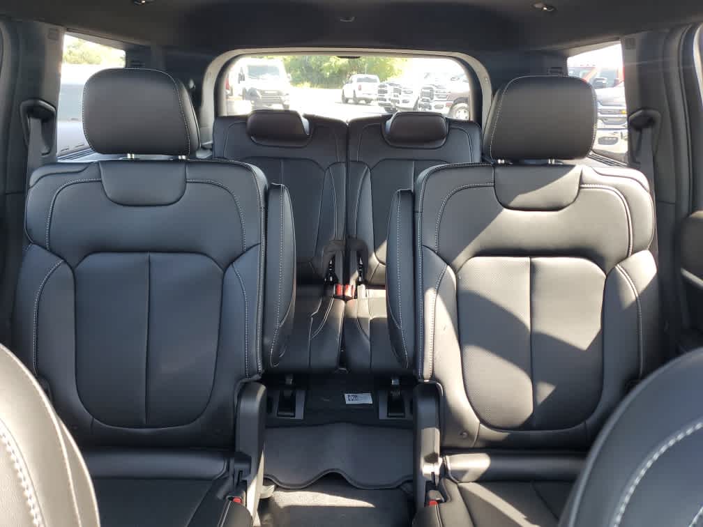 2025 Jeep Grand Cherokee Limited photo 13