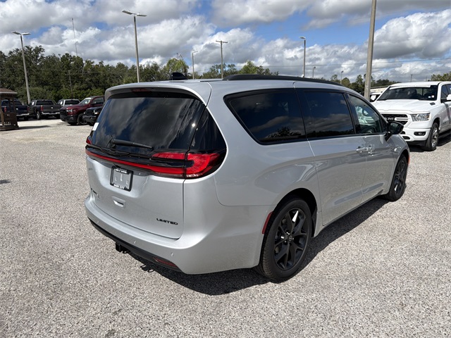 2026 Chrysler Pacifica Limited photo 2