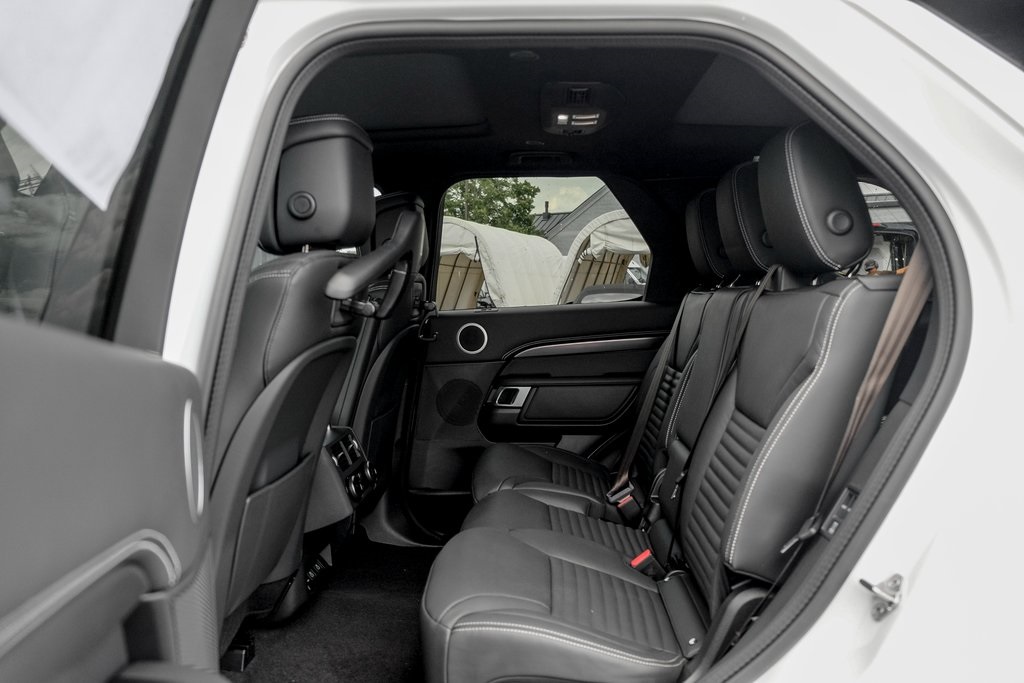 2025 Land Rover Discovery Metropolitan Edition photo 14