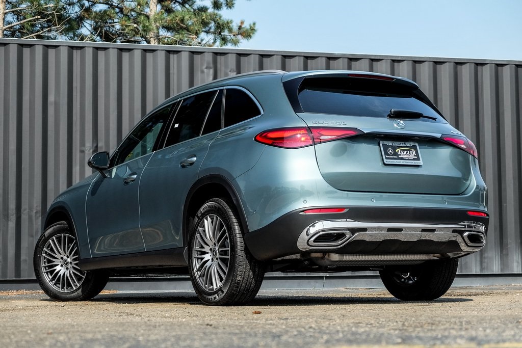 2025 Mercedes Benz GLC 300 4MATIC photo 3