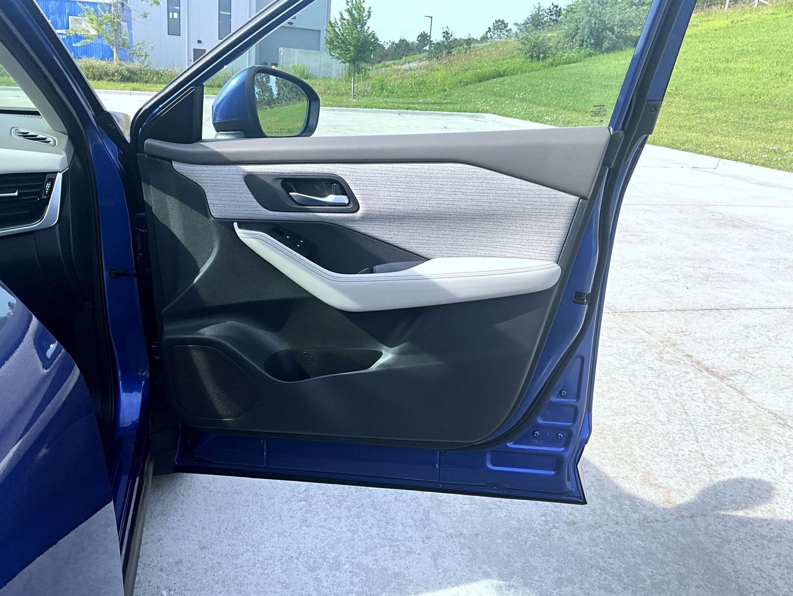 2021 Nissan Rogue SV photo 17
