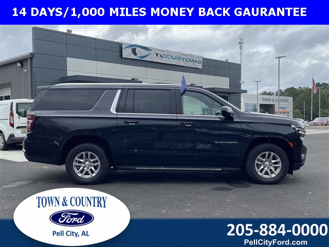 2024 Chevrolet Suburban LT photo 3