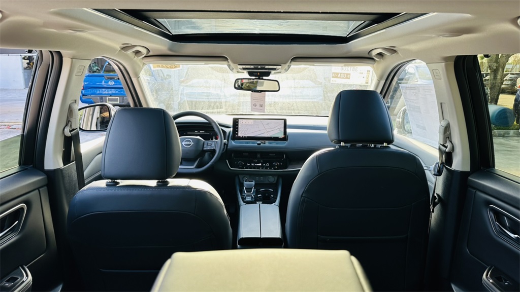 2025 Nissan Rogue Platinum photo 28