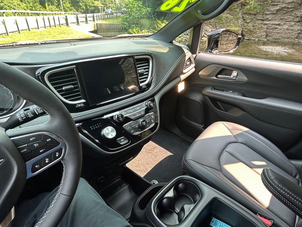 2026 Chrysler Pacifica photo 10