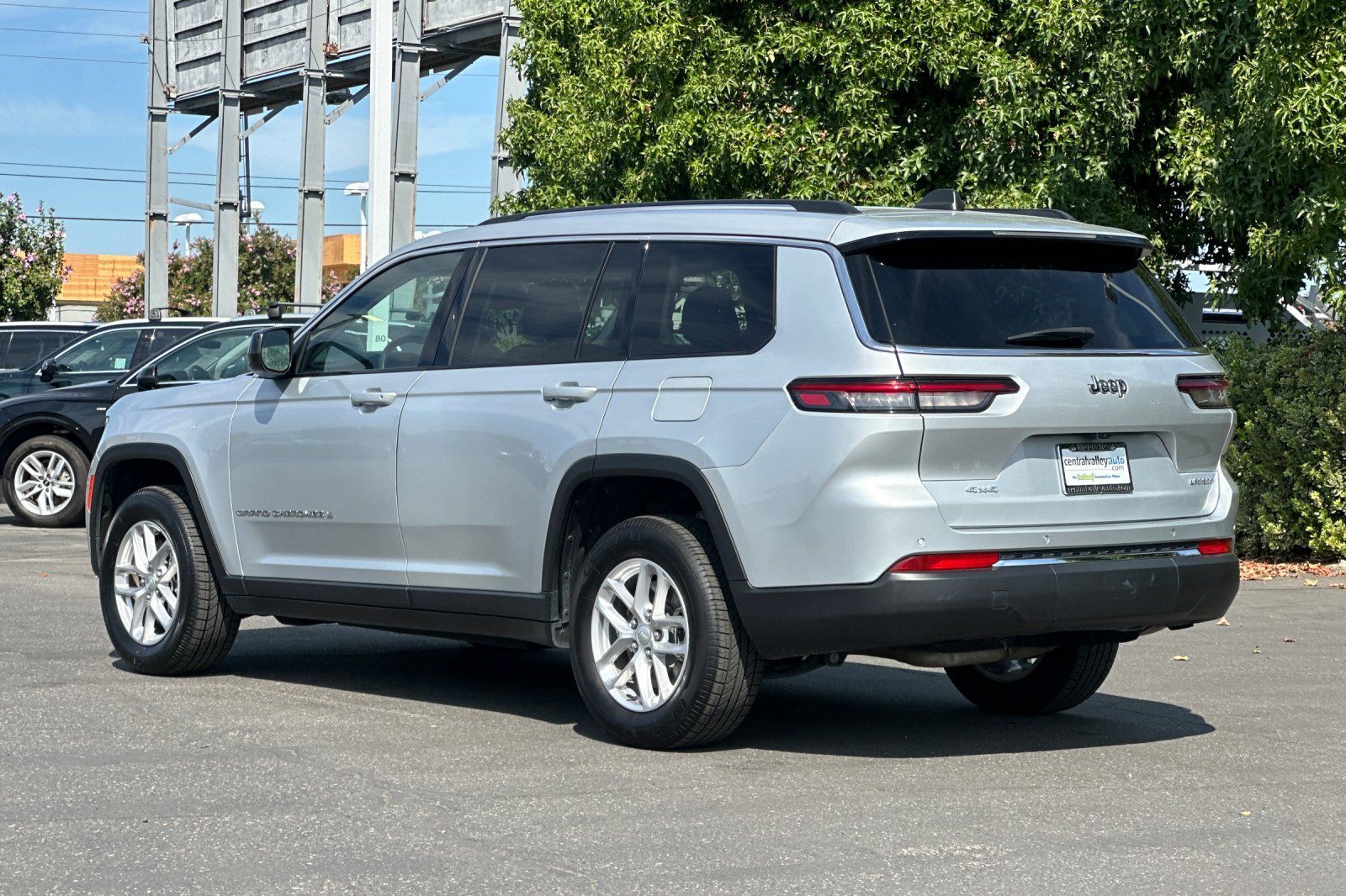2023 Jeep Grand Cherokee Laredo Sport photo 5