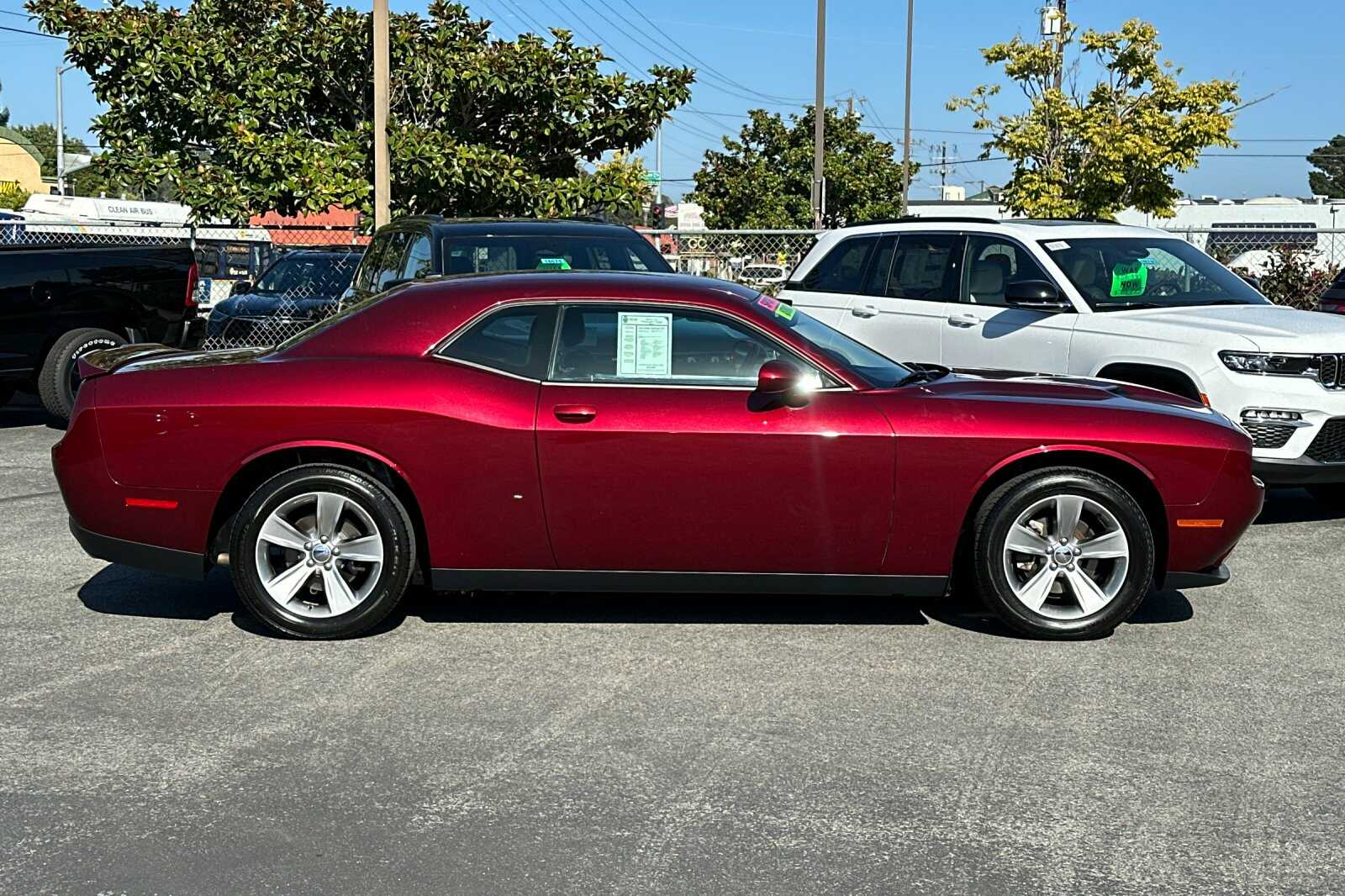 2019 Dodge Challenger SXT photo 3