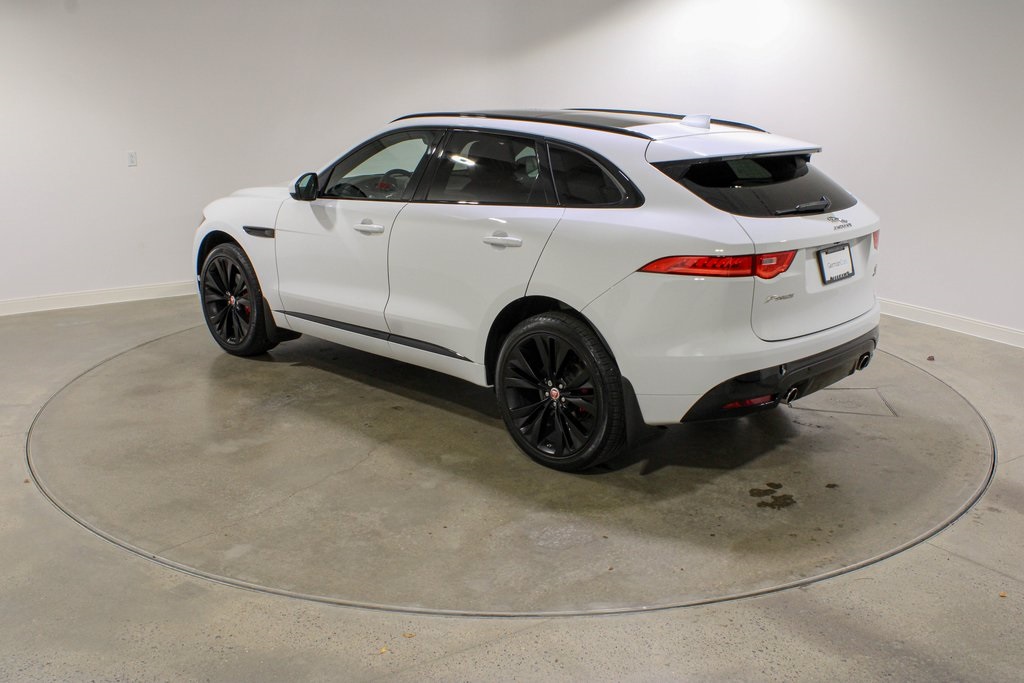 2019 Jaguar F-PACE S photo 3